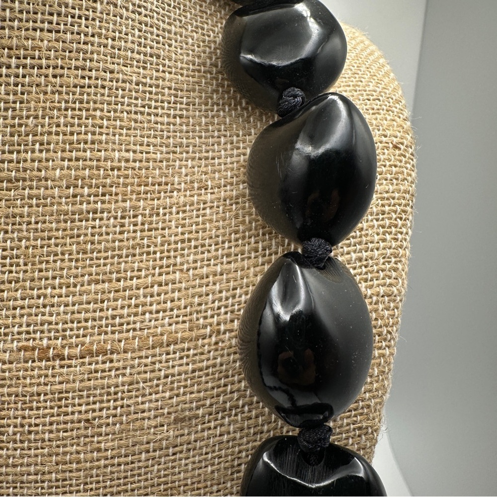 Tropical Hawaiian Natural Handcrafted Kukui Nut Lei Necklace - Picture 3 of 9